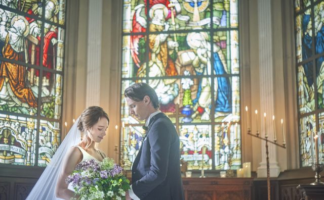 「愛の象徴、バラのサプライズ：結婚式を彩る特別な瞬間」